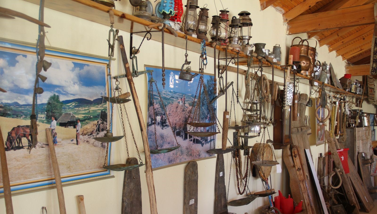 cankiridaki muzeziyaretcilerini zamanda yolculuga cikartiyor eU3xPZN6