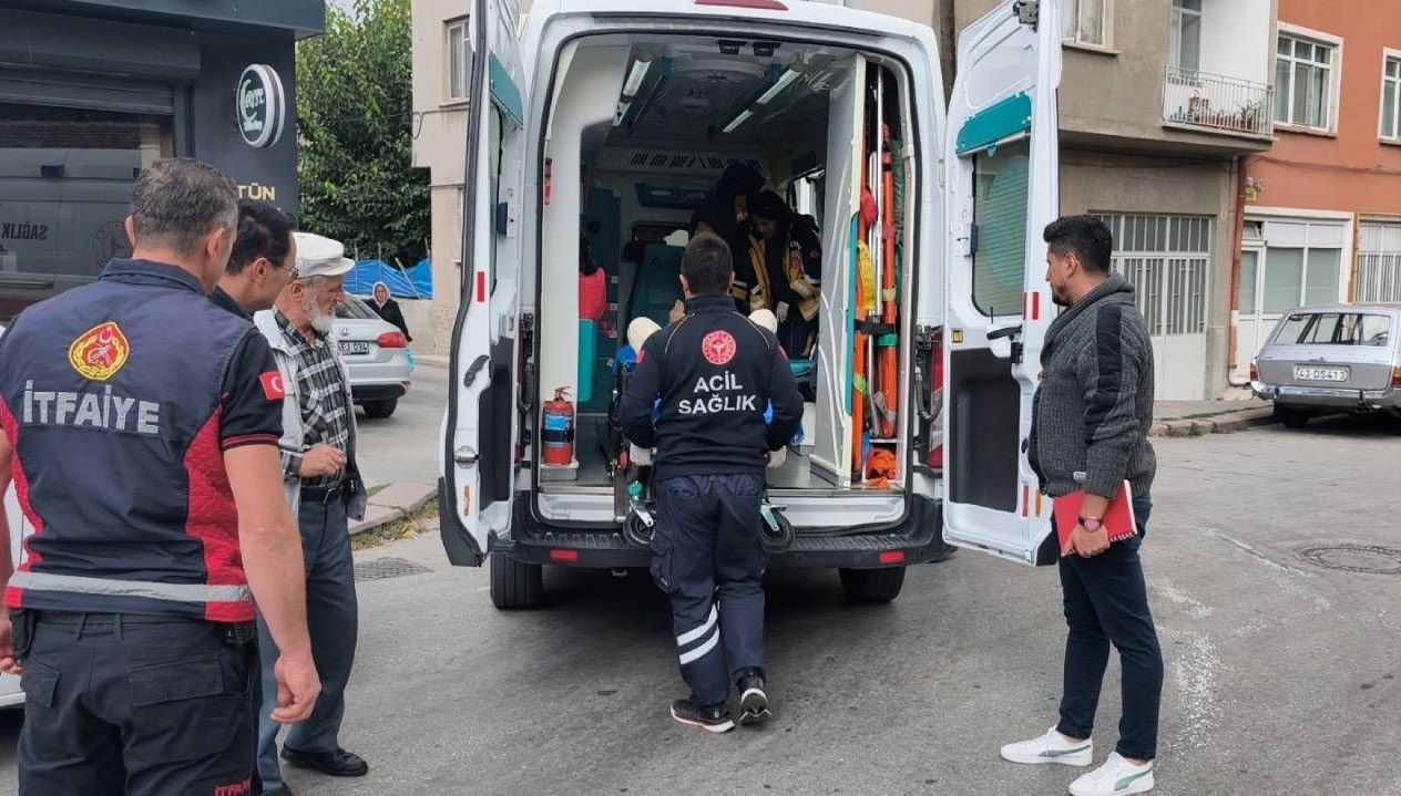 evinde dusup yaralanan yasli adami ekipler kurtardi vyNXOCLD