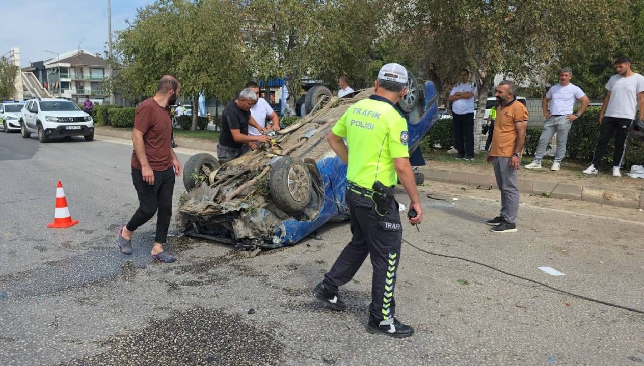 otomobil devrildi iki kisi yaralandi XUxhw9lR