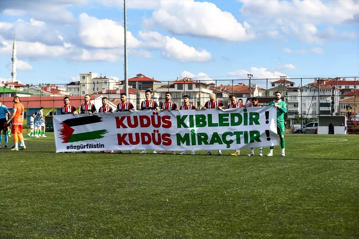 filistine destek icin pankartla ciktilar nlzRcvdj