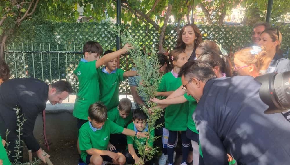 sehit ogretmen adinin verildigi okulda anildi P44Ben5q.jpg