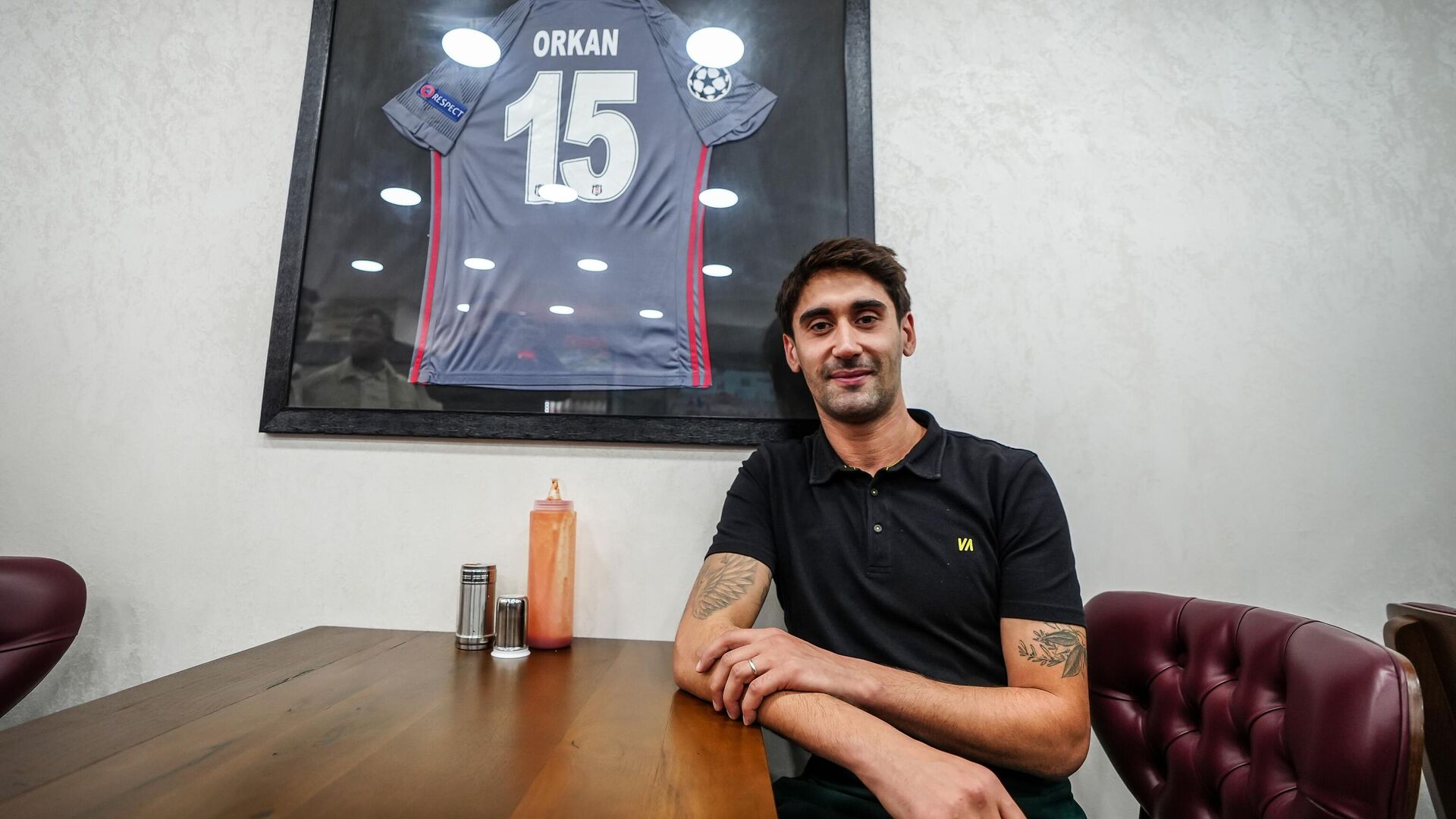 bir donem sampiyonlar liginde forma giyiyordu unlu futbolcu orkan cinar doner ustasi oldu vkpFx1PO.jpg