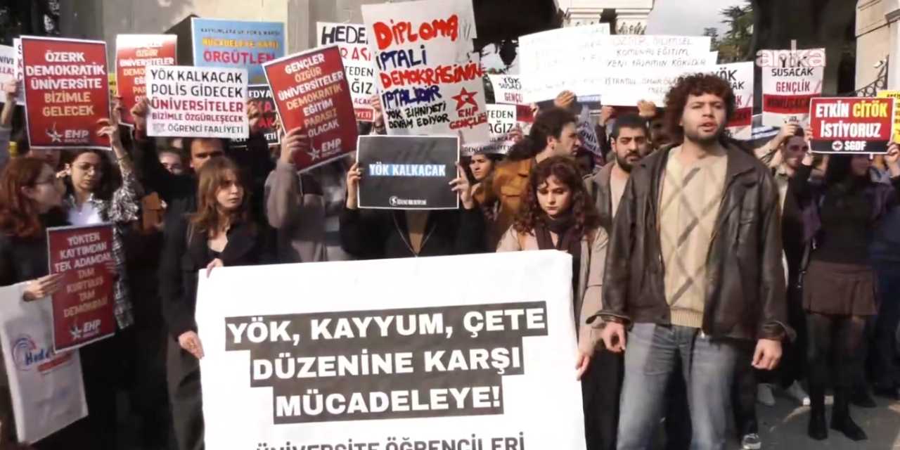 ogrencilerden beyazit meydaninda yok protestosu universitelerimiz kole yetistiren atolyelere donusmustur PdneWXWz.jpg