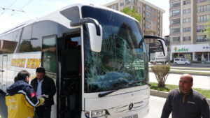 malatyada-iki-otobus-carpisti-2-kisi-yaralandi-4E8jmuiM