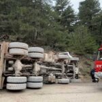 boluda-hafriyat-kamyonu-devrildi-kabin-icinde-sikisan-sofor-hayatini-kaybetti-J97ryVYS