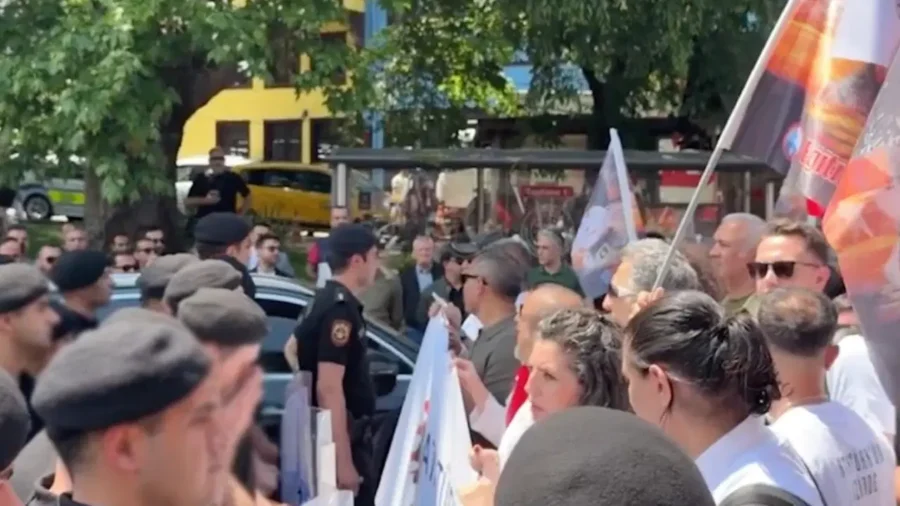 Bursa’da 19 Mayıs Kutlamalarına Polis Engeli: Barikatlar Aşıldı, Yürüyüş Gerçekleşti