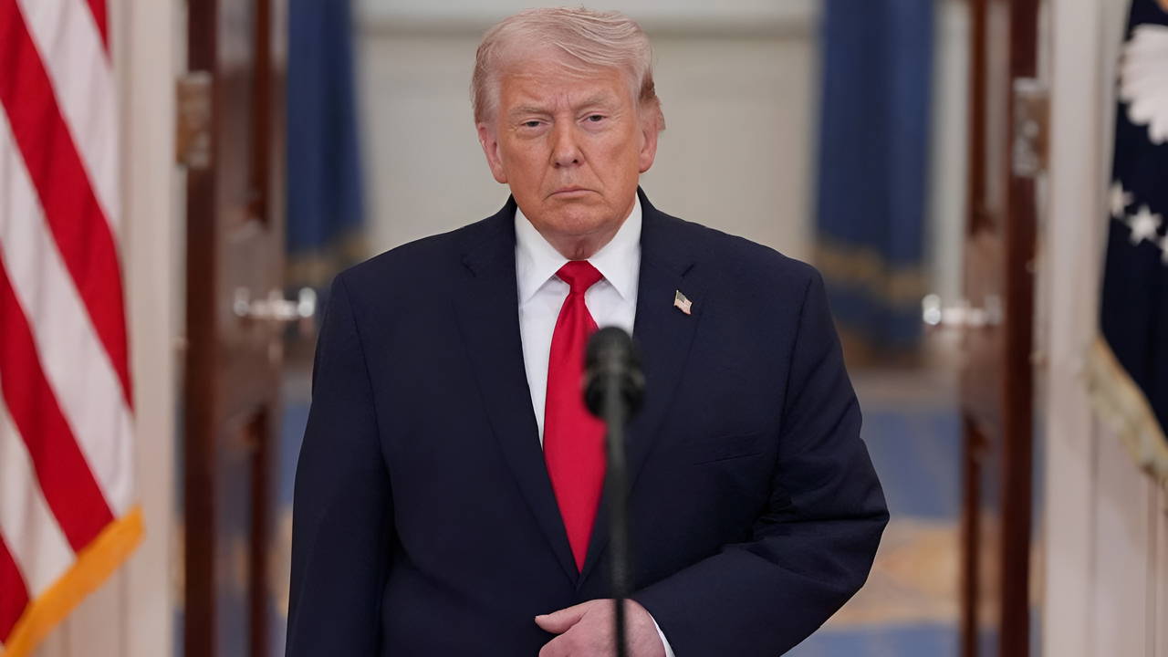 Trump’tan Hürmüz Boğazı Ablukasına Dair Şok Açıklamalar: “Bir Nevi Korsan Gibi Davranıyoruz”