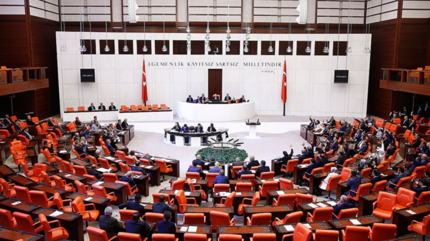 Emeklinin bekledigi duzenleme mecliste yeni aylik belli oldu UtMDC3ev