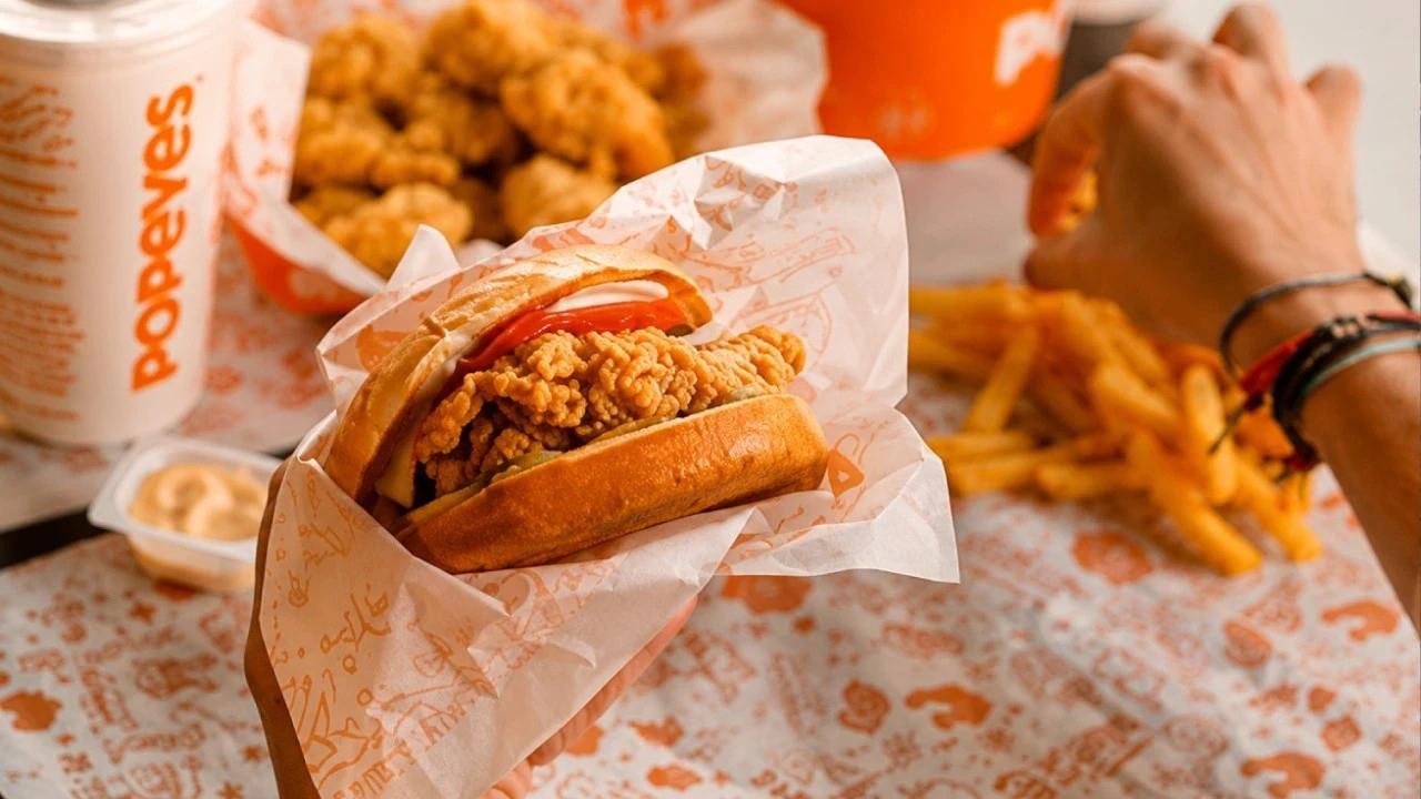 Popeyes çöküyor: 136 restoranı kepenk indirdi!